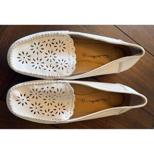 Thom McAn Womens White Leather Laser Cut Floral Loafers Flats Shoes 7.5 21237